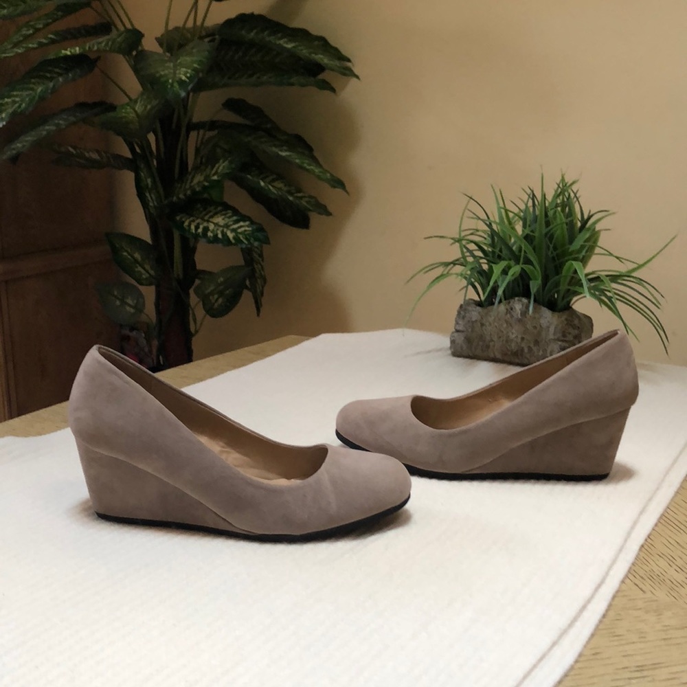 F Wedge shoes